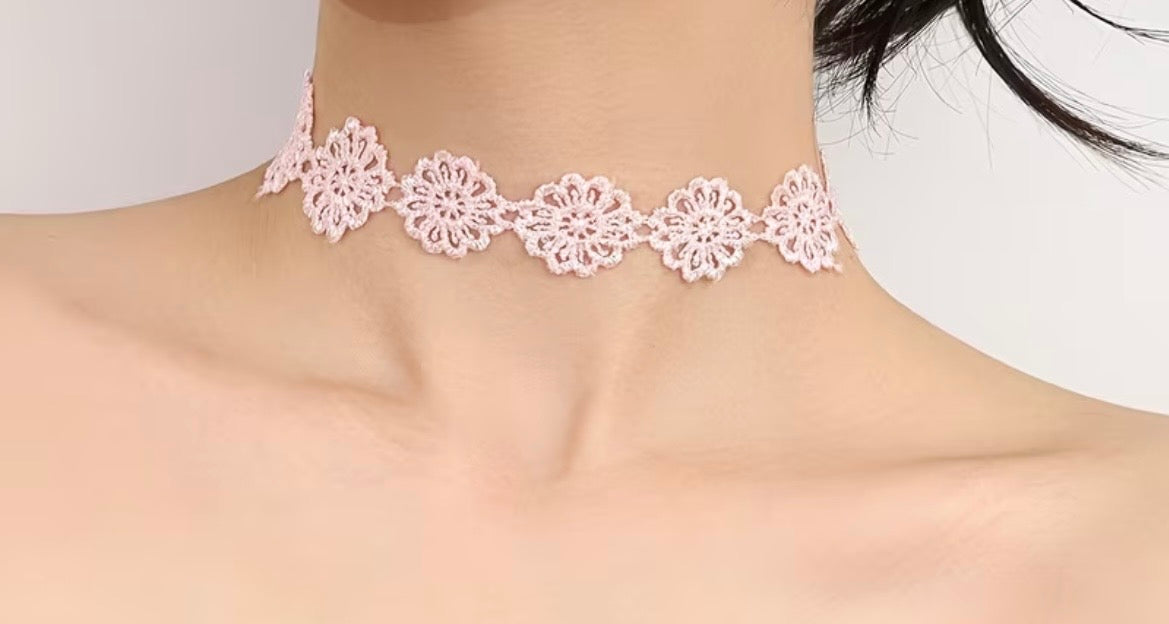 🎀 Sweetheart Lace Choker