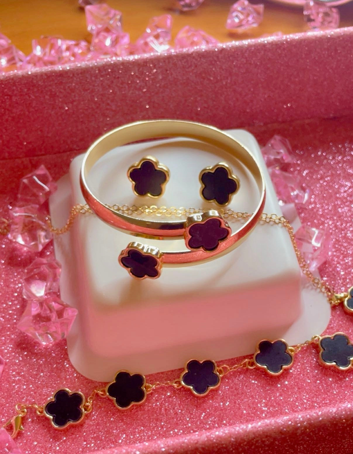Soft Glam Clover Set
